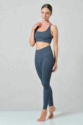 Damskie legginsy push-up z wysokim stanem Omm Yoga by Risalti Sculpt. Czarne legginsy damskie OM, m, bez wzorów, z elastanu. Za 239.99 zł.