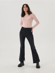 Wiskozowy sweter - różowy. Czerwone swetry klasyczne damskie Sinsay, l, z wiskozy, bez kołnierzyka. W wyprzedaży za 11.99 zł.