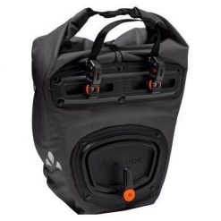 Torba tylna do roweru VAUDE Aqua Front Light. Czarne torby męskie na ramię Vaude, bez wzorów, z materiału, na ramię. Za 926.65 zł.