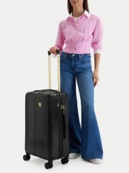 Nine West Walizka średnia CEO-NW-M-003-09 BLACK Czarny. Czarne walizki Nine West, bez wzorów, średnie. Za 359.99 zł.