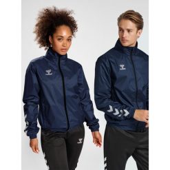 Kurtka ortalionowa piłkarska dla dorosłych Hummel Core XK Spray Jacket. Niebieskie kurtki damskie HUMMEL, xl, bez wzorów, sportowe, bez kaptura. Za 204.50 zł.
