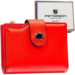 Czerwony portfel damski ze skóry ekologicznej zamykany na suwak i zatrzask PTN 012-JK6 Peterson. Czerwone portfele damskie Peterson, bez wzorów, ze skóry ekologicznej. Za 76.99 zł.