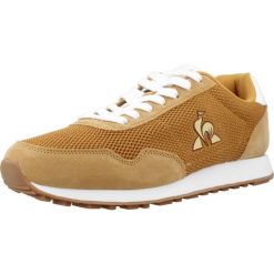Buty LE COQ SPORTIF ASTRA_2 Brązowy. Brązowe buty trekkingowe męskie Le Coq Sportif, z tkaniny, bez zapięcia, trekkingowe. Za 297.99 zł.