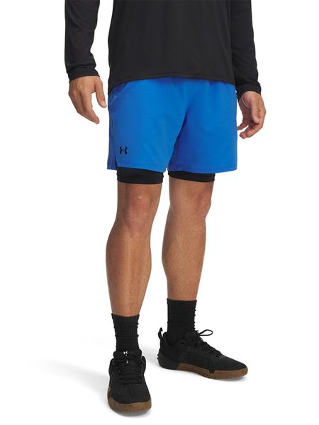 Under Armour Szorty funkcyjne 2w1 w kolorze niebieskim rozmiar: M. Niebieskie szorty męskie Under Armour, z materiału, bez kołnierzyka. Za 139.87 zł.