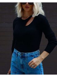 Milan Kiss Koszulka w kolorze czarnym rozmiar: M. Czarne t-shirty damskie Milan Kiss, m, bez wzorów, ze splotem, bez kołnierzyka. Za 126.45 zł.