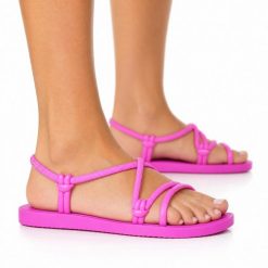 Sandały damskie IPANEMA SOLAR SANDAL. Czerwone sandały damskie Ipanema, bez wzorów, z materiału, bez obcasa. Za 79.00 zł.