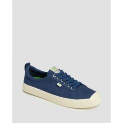 Tenisówki Cariuma OCA Low Shadow Blue Canvas. Niebieskie trampki i tenisówki męskie CARIUMA, bez wzorów, bez zapięcia. Za 409.99 zł.