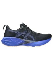 Buty do biegania i trailu Asics Novablast™ Czarny. Czarne obuwie do biegania damskie Asics. Za 635.85 zł.