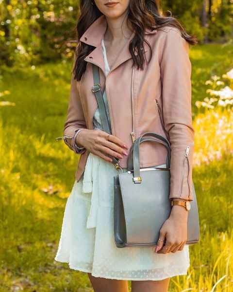 Torebka damska skórzana szara DAN-A T308. Szare torebki klasyczne damskie DAN-A, bez wzorów, ze skóry, bez dodatków. Za 279.99 zł.