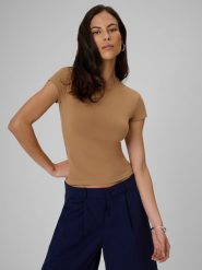 4F Жіночий T-shirt slim однотонний - коричневий L. T-shirty damskie 4f, l, bez wzorów, bez kołnierzyka. W wyprzedaży za 459.90 zł.
