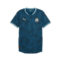 Koszulka wyjazdowa OM Promo 2024/25. Niebieskie t-shirty sportowe męskie Puma, m, z materiału, bez ramiączek, do piłki nożnej. Za 595.50 zł.
