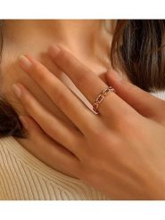 Les Favorites Pozłacany pierścionek z cyrkoniami rozmiar: 50. Czerwone pierścionki damskie Les Favorites, z cyrkonią, pozłacane. Za 78.99 zł.