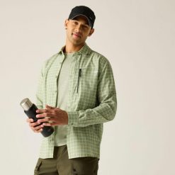 Koszula z długim rękawem antyinsektowa Regatta Travel Light. Zielone koszule męskie Regatta, m, bez wzorów, z elastanu, bez kołnierzyka, bez ramiączek. Za 169.99 zł.