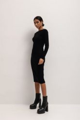 Sukienka wykonana z dzianiny z efektem SKIN PEACH w kolorze TOTALLY BLACK - SALMA-XS/S. Czarne sukienki damskie Marsala, m, bez wzorów, z bawełny, eleganckie, bez kołnierzyka, bez ramiączek, midi, sportowe. W wyprzedaży za 86.97 zł.