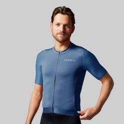 Męska profesjonalna koszulka kolarska z krótkim rękawem. Niebieskie t-shirty sportowe męskie ACELERA, l, z materiału, bez ramiączek, rowerowe. Za 239.99 zł.