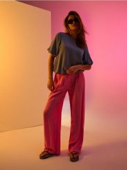 Wiskozowe spodnie wide leg - różowy. Czerwone spodnie materiałowe damskie Sinsay, bez wzorów, z wiskozy. Za 49.99 zł.