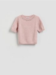 Sweter z ozdobną aplikacją - pastelowy róż. Czerwone swetry klasyczne damskie Reserved, l, z dzianiny, bez kołnierzyka. Za 139.99 zł.