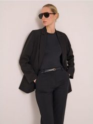 Klasyczna marynarka z ozdobnymi guzikami - czarny. Czarne marynarki i żakiety damskie Sinsay, l, bez wzorów, klasyczne. Za 59.99 zł.