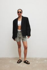 Marynarka o prostym kroju w kolorze TOTALLY BLACK - RICHMOND. Czarne marynarki i żakiety damskie Marsala, m, bez wzorów, z bawełny, eleganckie. Za 599.90 zł.