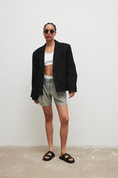 Marynarka o prostym kroju w kolorze TOTALLY BLACK - RICHMOND. Czarne marynarki i żakiety damskie Marsala, m, bez wzorów, z bawełny, eleganckie. Za 599.90 zł.