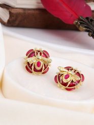 L'Atelier de Gaia Pozłacane kolczyki-wkrętki z kryształami rozmiar: onesize. Czerwone kolczyki damskie L'Atelier de Gaia, z kryształem, pozłacane. Za 65.38 zł.