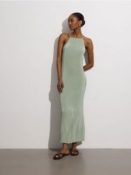 Sukienka maxi - jasnozielony. Zielone sukienki damskie Reserved, l, bez wzorów, z tkaniny, bez kołnierzyka, bez ramiączek, maxi, dopasowane. W wyprzedaży za 39.99 zł.