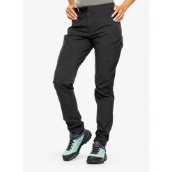 Spodnie turystyczne damskie Mountain Equipment Comici Pant Regular. Czarne spodnie dresowe damskie MOUNTAIN EQUIPMENT, bez wzorów. Za 445.99 zł.