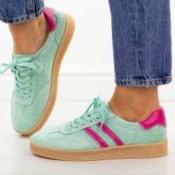 Zielone skórzane półbuty damskie S.Barski 7089. Zielone półbuty damskie S.BARSKI, bez wzorów, z jeansu, casualowe, z okrągłym noskiem, bez obcasa, na płaskiej podeszwie. Za 239.00 zł.