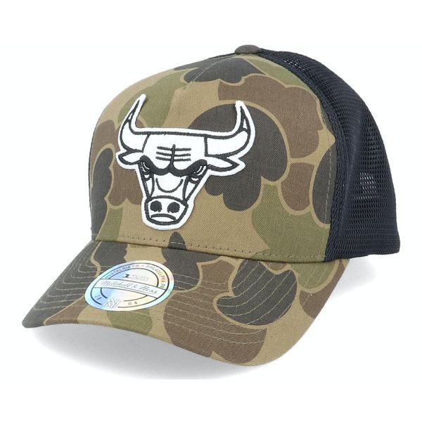 Czapka Chicago Bulls duck camo 110. Brązowe czapki męskie Mitchell & Ness, bez wzorów, sportowe. Za 202.00 zł.