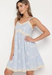 Niebieska Bawełniana Sukienka w Kwiaty z Haftem Nilacine. Niebieskie sukienki damskie Born2be, na co dzień, l, bez wzorów, z bawełny, eleganckie, bez kołnierzyka, bez ramiączek, mini. Za 149.99 zł.