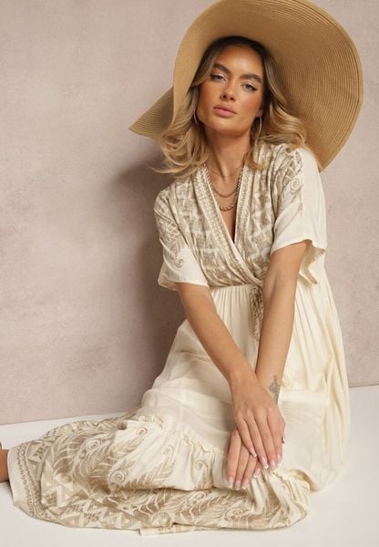 Jasnobeżowa Sukienka z Wiskozy o Kopertowym Kroju Zdobiona Metalicznym Haftem Grelhira. Brązowe sukienki damskie Renee, na co dzień, l, z aplikacjami, z jeansu, eleganckie, bez kołnierzyka, bez ramiączek, maxi, kopertowe. Za 109.99 zł.