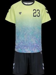 Hummel hmlSHIMMER SET zestaw szorty i koszulka z połyskiem – SHADOW LIME/BLACK. Czarne bluzki sportowe damskie HUMMEL, z materiału, bez kołnierzyka, bez ramiączek. Za 197.00 zł.