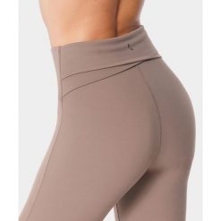 Legginsy sportowe dla kobiet z kopertowym tyłem Carpatree Balletcore. Szare legginsy sportowe damskie Carpatree, bez wzorów, z podwyższonym stanem, na fitness i siłownię. W wyprzedaży za 186.99 zł.