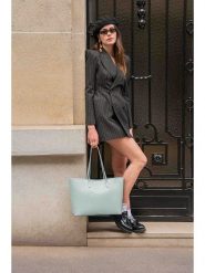 Victor & Hugo Paris Skórzany shopper bag "Cannes" w kolorze błękitnym rozmiar: onesize. Niebieskie shopper bag damskie Victor & Hugo Paris, bez wzorów, z materiału, na ramię, bez dodatków. Za 369.71 zł.