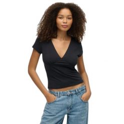 T-shirt koronkowy z rękawami dla kobiet Superdry. Niebieskie t-shirty damskie Superdry., bez wzorów, z koronki, bez kołnierzyka. Za 131.20 zł.