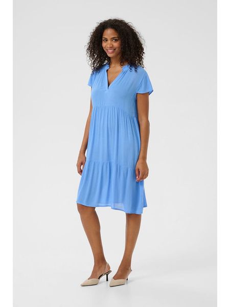 Kaffe Sukienka w kolorze błękitnym rozmiar: 46. Niebieskie sukienki damskie Kaffe, na co dzień, s, bez wzorów, z wiskozy, klasyczne, bez kołnierzyka, bez ramiączek, midi, proste. Za 104.99 zł.