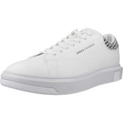 Buty ARMANI EXCHANGE XUX123 XV761 Biały. Białe buty trekkingowe męskie Armani Exchange, z syntetyku, bez zapięcia. Za 560.99 zł.