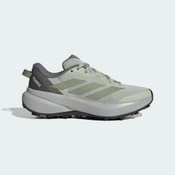 Buty do biegów przełajowych Terrex Tracefinder Plus. Szare obuwie do biegania damskie Adidas. Za 439.00 zł.