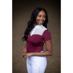 Damska koszulka do jazdy konnej Equestrian Stockholm Champion. Czerwone bluzki damskie EQUESTRIAN STOCKHOLM, bez wzorów, bez kołnierzyka. Za 448.50 zł.