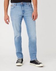WRANGLER TEXAS MĘSKIE SPODNIE JEANSOWE TAPER BLUE BOSS W12TYL29R 112145810. Niebieskie spodnie materiałowe męskie Wrangler, bez wzorów, z jeansu. Za 229.99 zł.