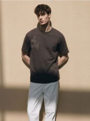 T-shirt relaxed z nadrukiem - brązowy. Brązowe t-shirty męskie Reserved, l, bez wzorów, z bawełny, bez kołnierzyka. W wyprzedaży za 39.99 zł.