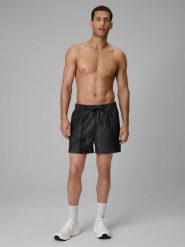 4F Spodenki plażowe boardshorty męskie - czarne M. Czarne szorty męskie 4f, bez wzorów, z materiału. Za 99.99 zł.
