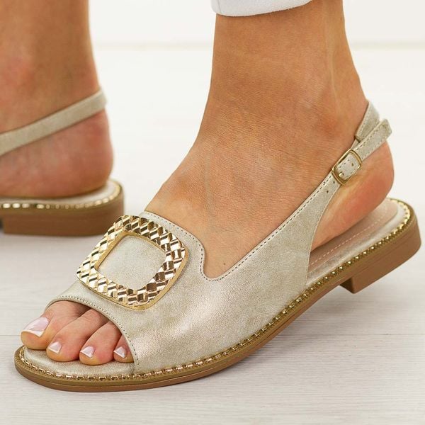 Złote płaskie sandały damskie Potocki 43340. Żółte sandały damskie POTOCKI, z aplikacjami, z materiału, bez obcasa, na płaskiej podeszwie. Za 149.00 zł.