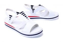 RIEKER V02Y5-80 white, sandały damskie. Białe sandały damskie Rieker, bez wzorów, bez obcasa, na koturnie. Za 255.92 zł.