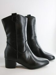 Bellucci Botki w kolorze czarnym rozmiar: 40. Czarne botki damskie Bellucci, eleganckie, bez obcasa, bez zapięcia. Za 227.31 zł.