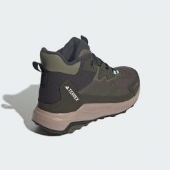 Buty trekkingowe Terrex Anylander CLIMAWARM+. Brązowe obuwie trekkingowe damskie Adidas. Za 529.00 zł.