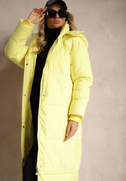Żółta Długa Kurtka z Pikowaniem z Odpinanym Kapturem i Wsuwanymi Kieszeniami Daitras. Żółte kurtki damskie Renee, l, bez wzorów. Za 139.99 zł.
