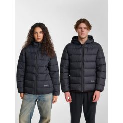 Kurtka puchowa Hummel Lightweight. Brązowe kurtki damskie HUMMEL, na jesień, bez wzorów, z puchu, sportowe, bez kaptura. Za 343.00 zł.