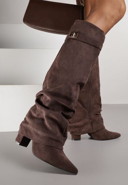 Brązowe Kozaki na Słupku z Marszczoną Cholewką Imitującą Nogawkę Rittia. Brązowe kozaki damskie Born2be, z jeansu, bez obcasa, na obcasie. Za 169.99 zł.