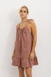 SUKIENKA DEMI KONIAK One size - Flawless. Sukienki damskie Flawless, na co dzień, bez wzorów, klasyczne, bez kołnierzyka, bez ramiączek, mini, proste. Za 72.00 zł.